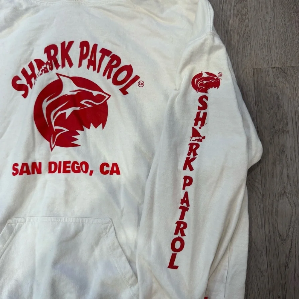Shark Patrol San Diego, CA Mens Pullover Hoodie Sweatshirt Size XL White And Red - Picture 3 of 6